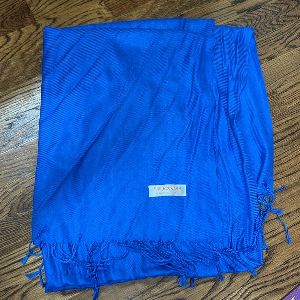 27x48 inch 70% pashmina 30%silk blend never been worn blue